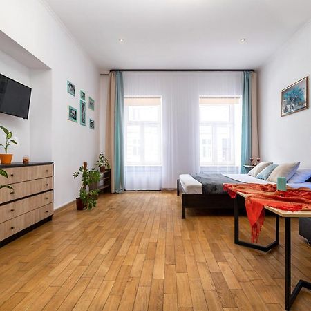 Затишний Відпочинок В Центрі Львова Apartment Luaran gambar