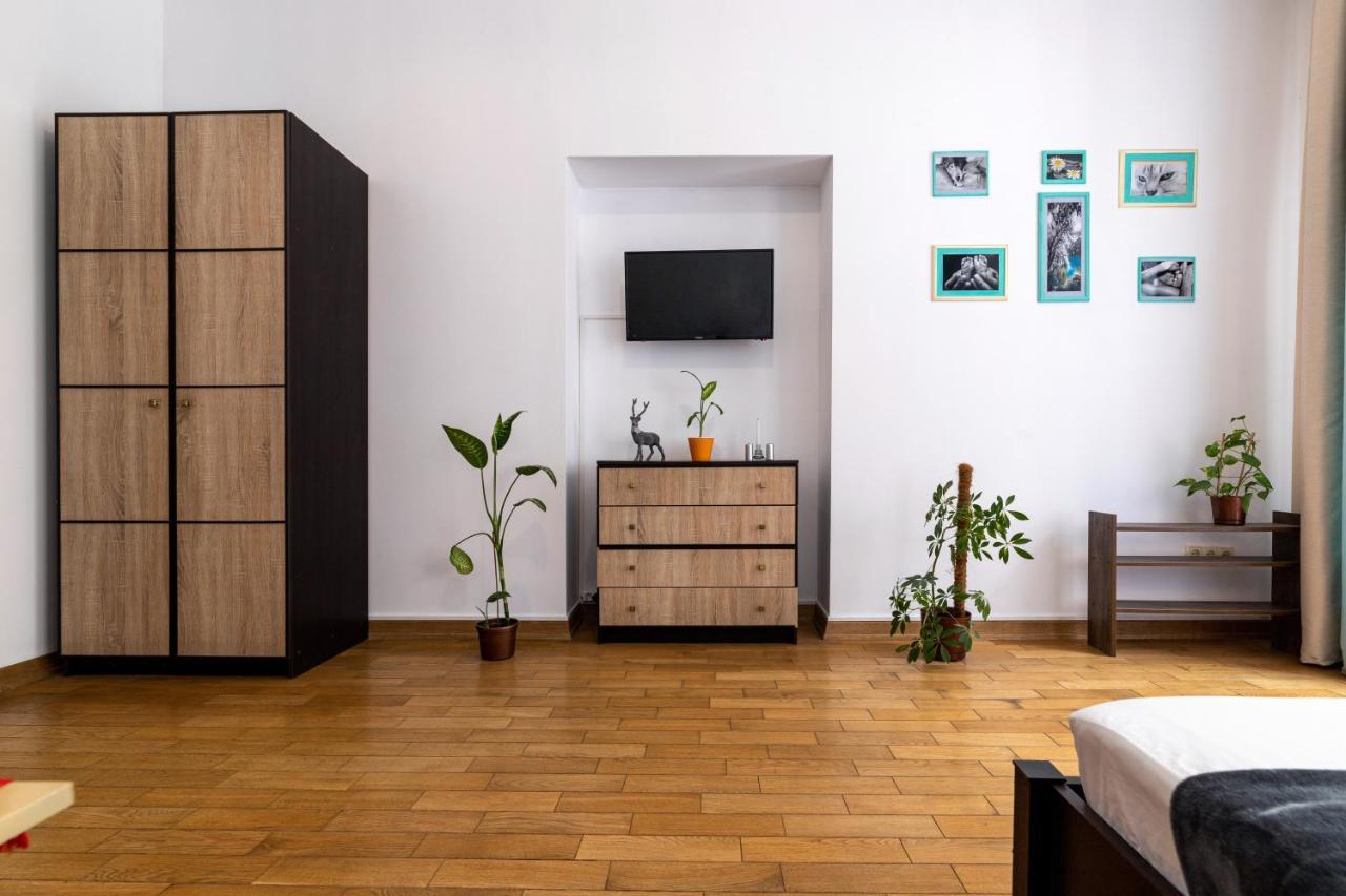 Затишний Відпочинок В Центрі Львова Apartment Luaran gambar