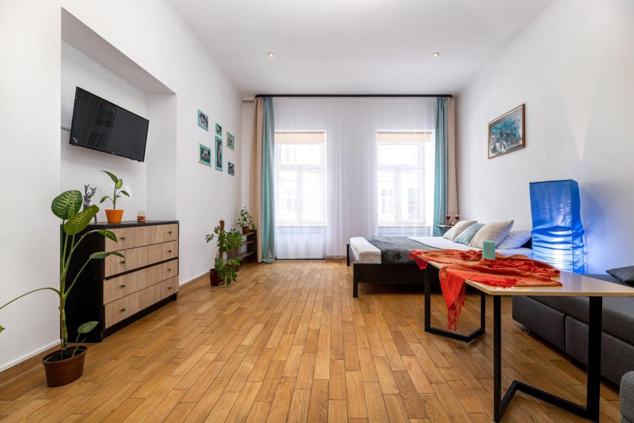 Затишний Відпочинок В Центрі Львова Apartment Luaran gambar