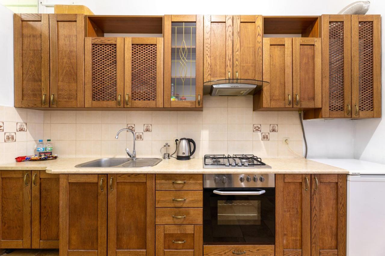 Затишний Відпочинок В Центрі Львова Apartment Luaran gambar